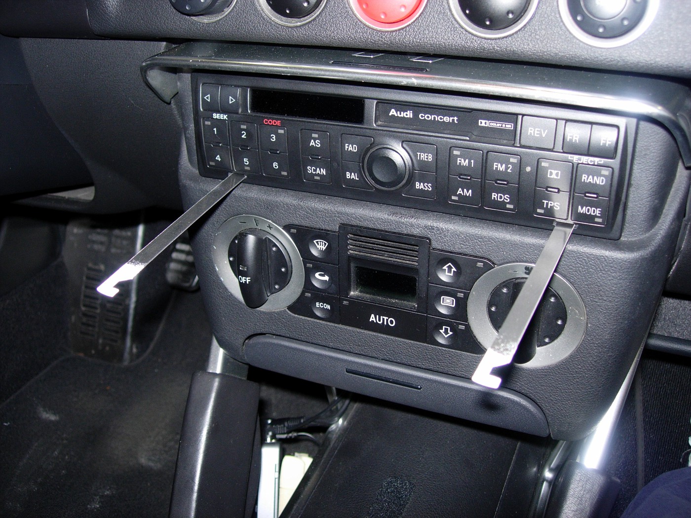 Both removal tools inserted