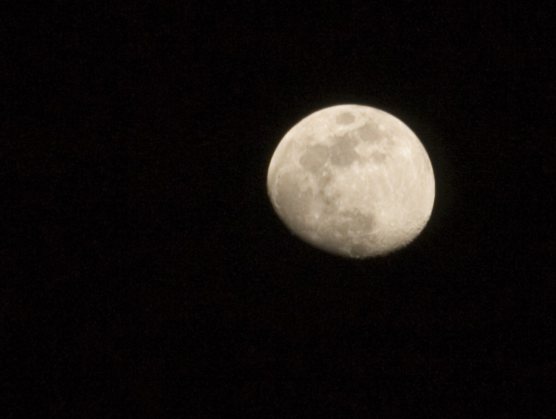 IMAGE: http://images15.fotki.com/v262/photos/4/42560/3079566/Moon_003-vi.jpg