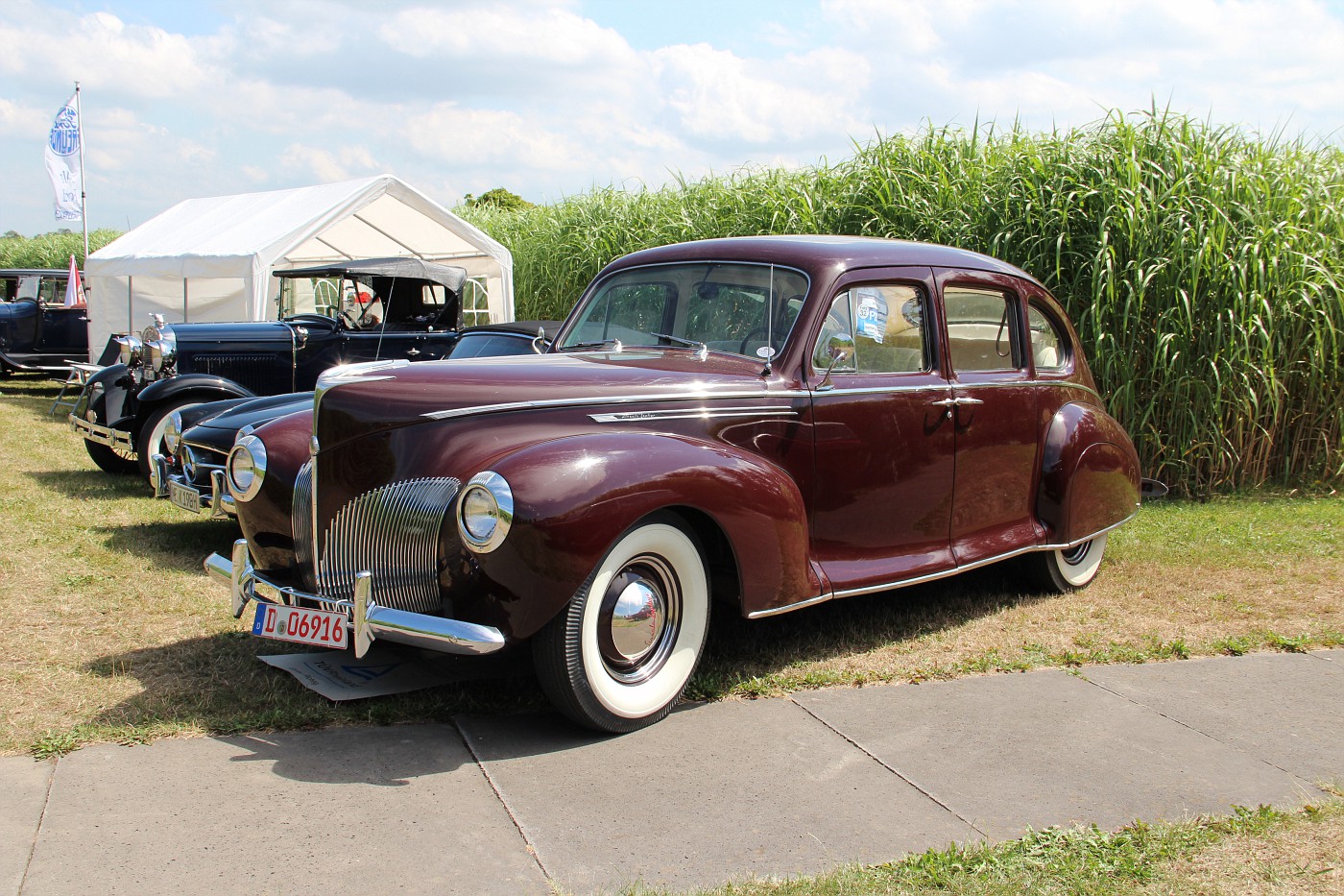 Photo: 1940 Lincoln Zephyr Sedan V12 00