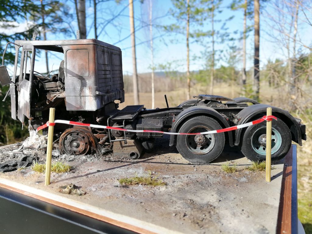 MAN burnt-out-cab outside photo3