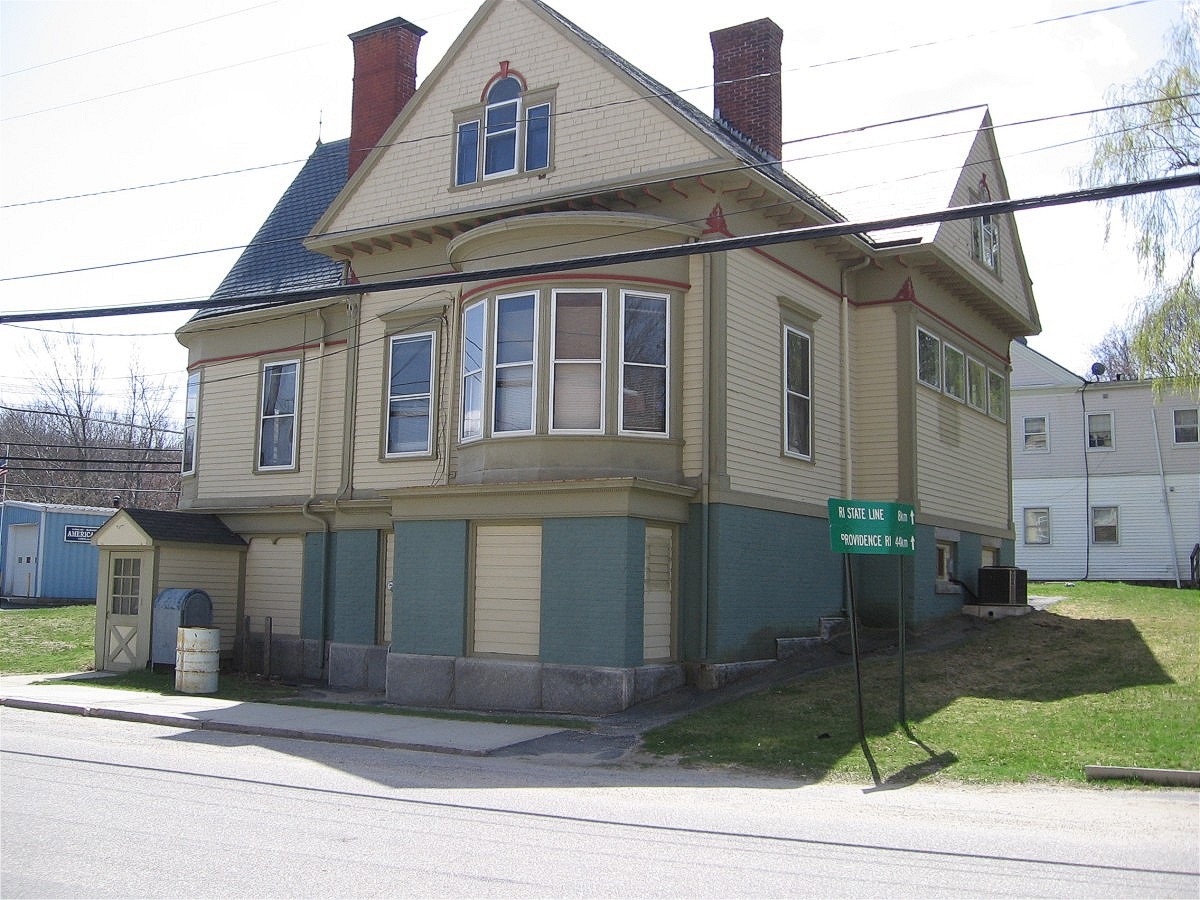 Photo MOOSUP ALDRICH FREE PUBLIC LIBRARY 02.jpg PLAINFIELD