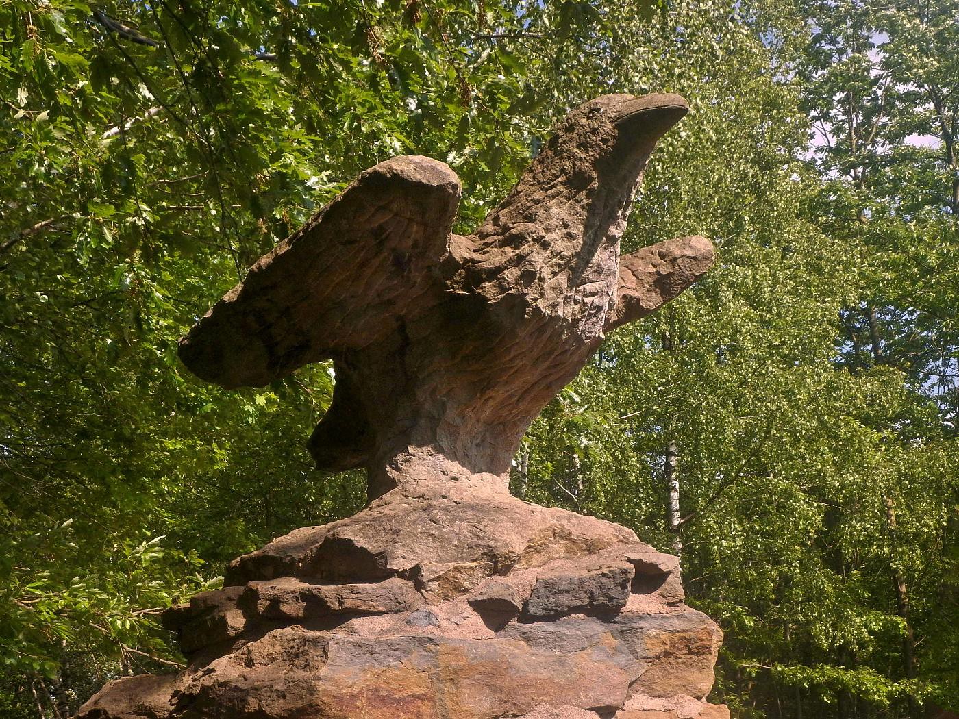 Steinzeichen Skulptur