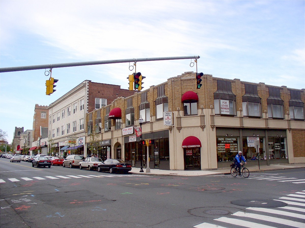 Photo NEW BRITAIN WEST MAIN STREET 04.jpg NEW BRITAIN, CT album