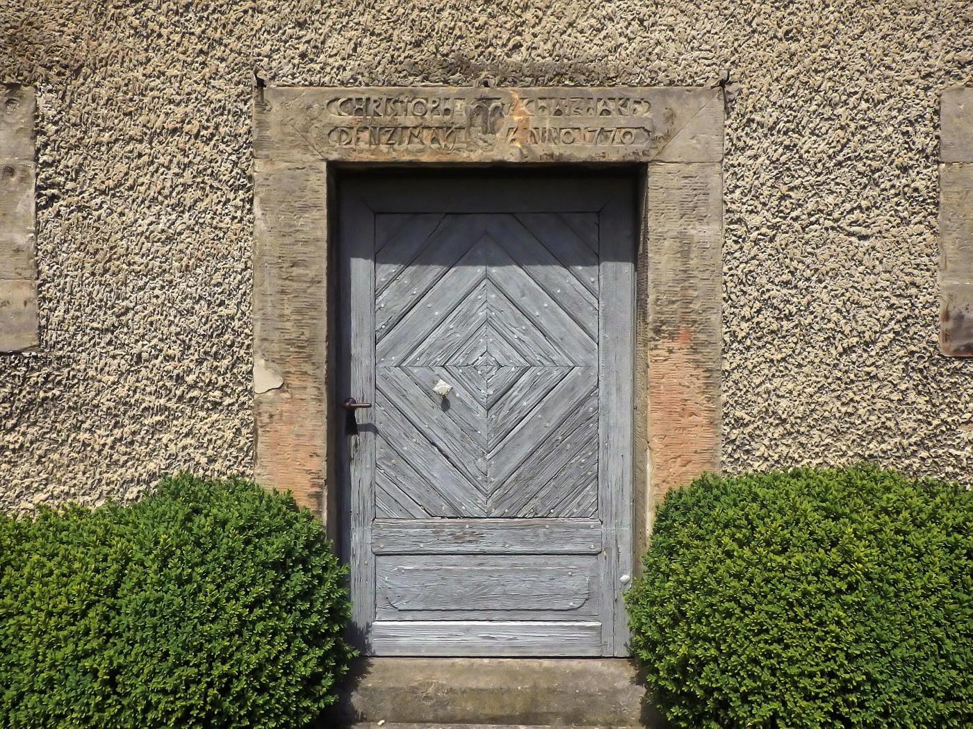 Nebeneingang Peter und Paul Kirche