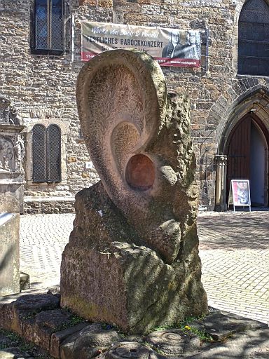 Skulptur "Ein Ohr für Kinder"