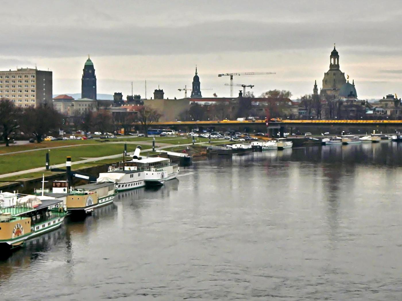 Elbe mit Blick Richtung Dresdner Altstadt