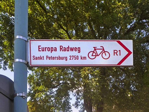 Fernradweg R1 durch die Senne nach St. Petersburg