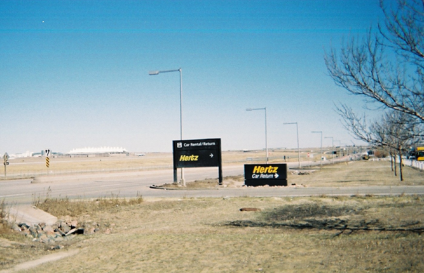 Photo Hertz Rent A Car Satellite Lot LocationDenver International