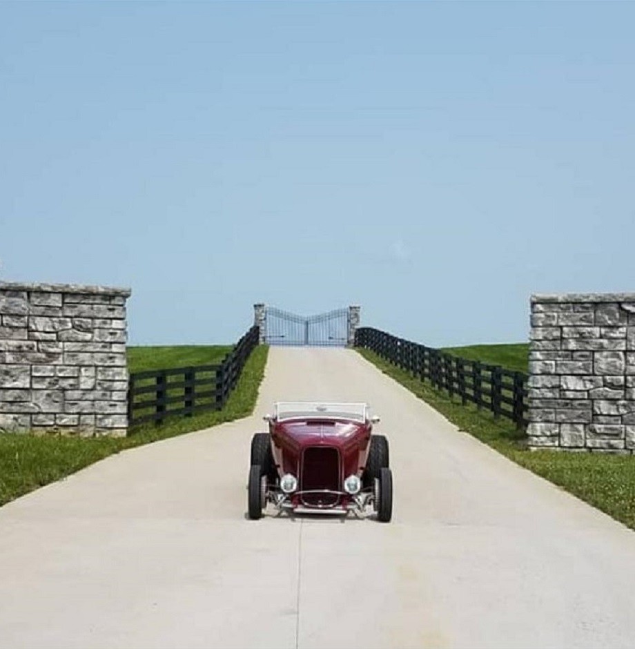 Photo Tim Wells roadster (1) 1932 FORD ROADSTERS VI album LOUDPEDAL photo and