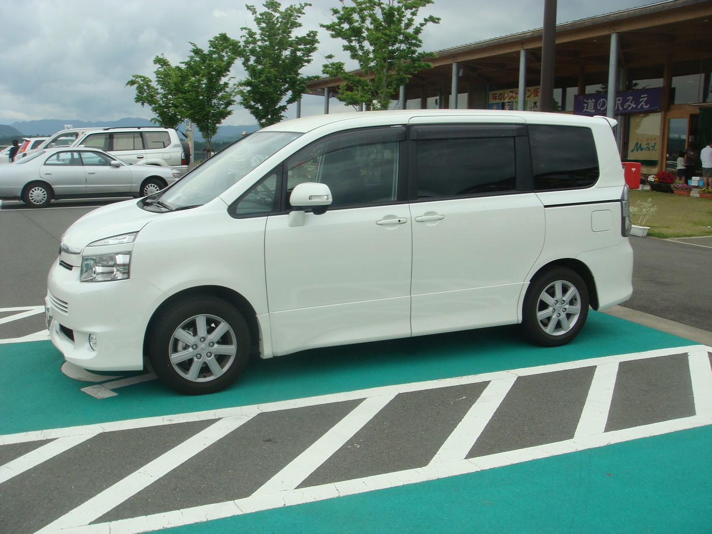 Photo: ZRR70 Toyota Voxy ZS | トヨタ album | cjileong | Fotki.com 