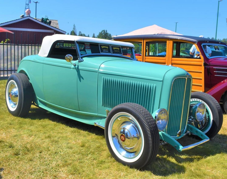 Photo 32 with hub caps (1) 1932 FORD ROADSTERS VII album LOUD