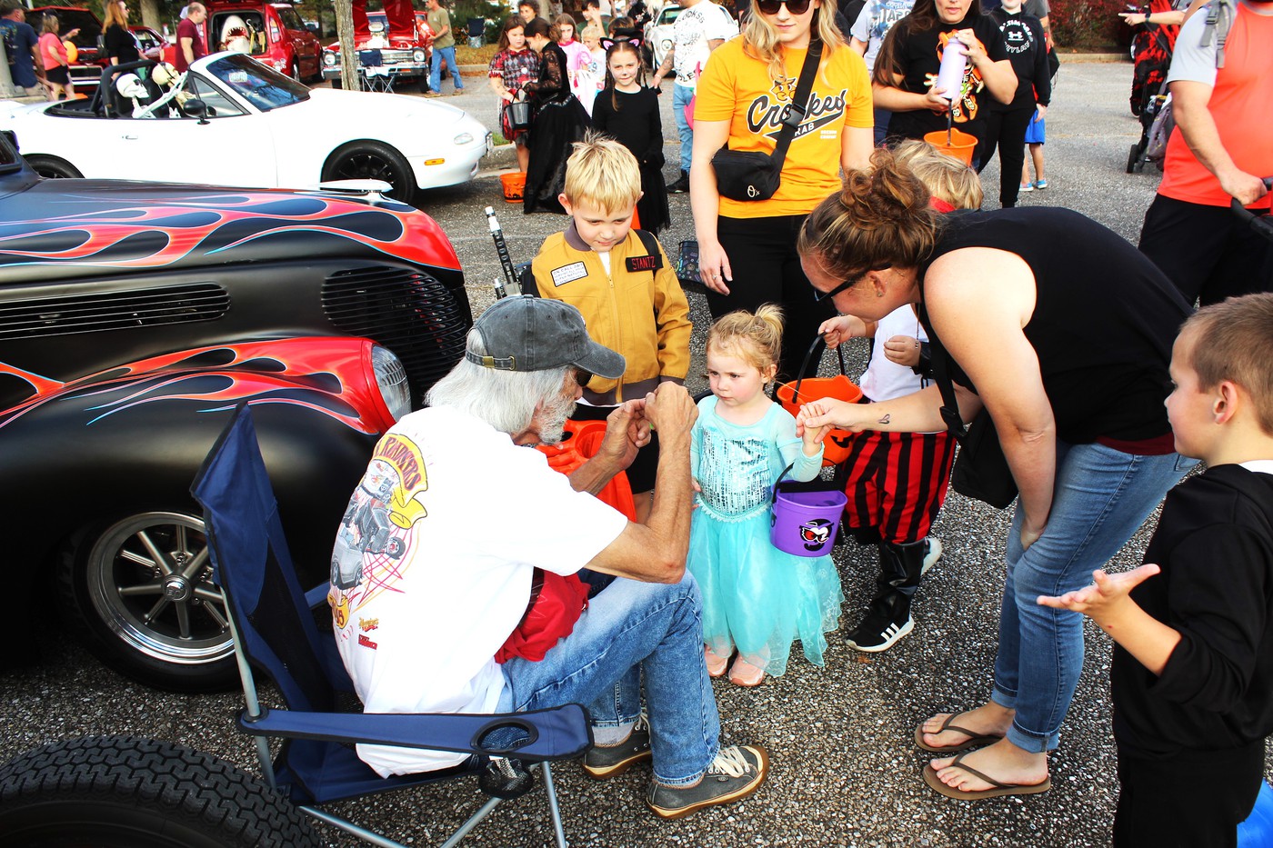 Photo IMG 0018 Lost In The Fifties Trunk Or Treat album Lyle